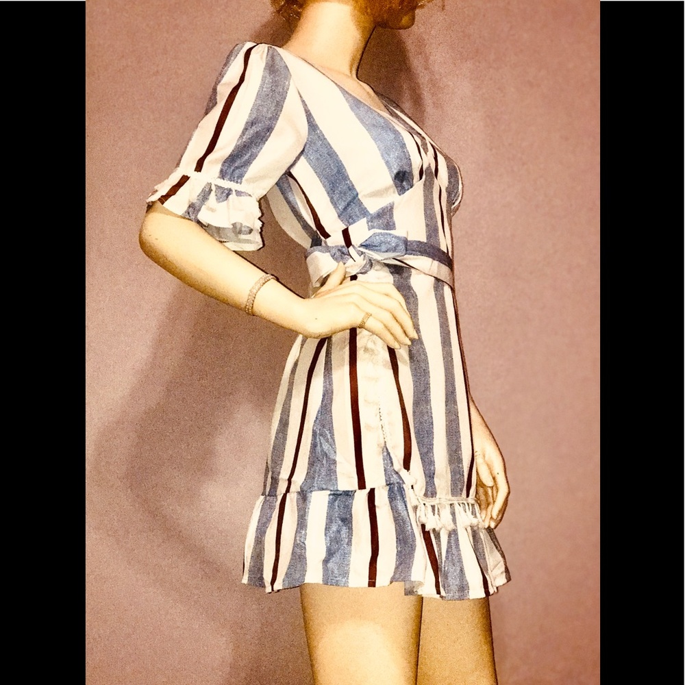 Striped & Ruffled Apron Dress / (L) NEW!! - Picture 4 of 6